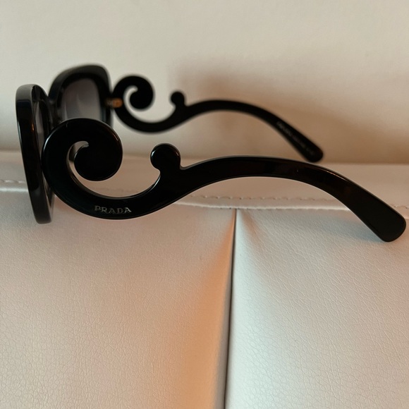 🕶️ Prada sunglasses - Picture 6 of 7